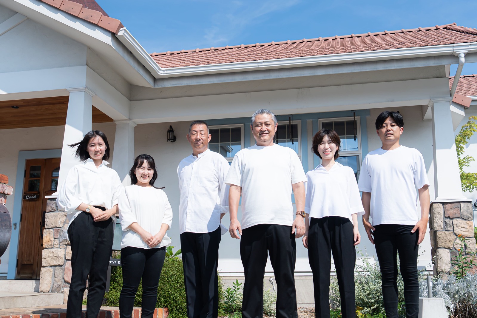 スタッフの集合写真